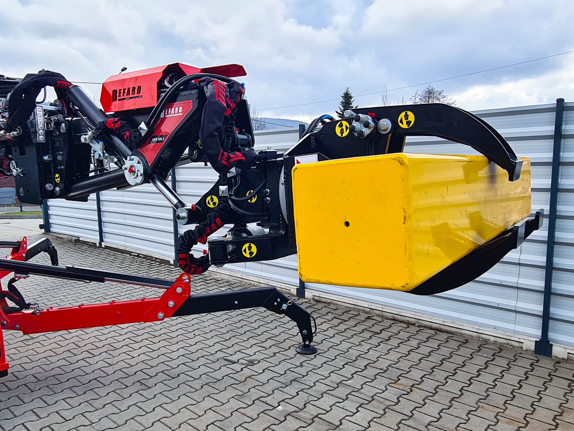 chwytak hydrauliczny do rur i masztów BEFARD BXM500