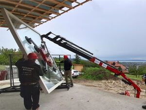 Mini crane for window assembly