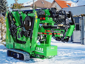 Mini crane on zero emission caterpillars