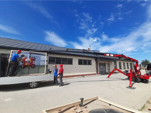 Mini crane with high lifting capacity and reach