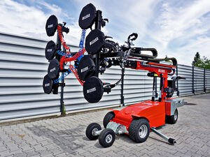 Vacuum robot for installing windows and glass